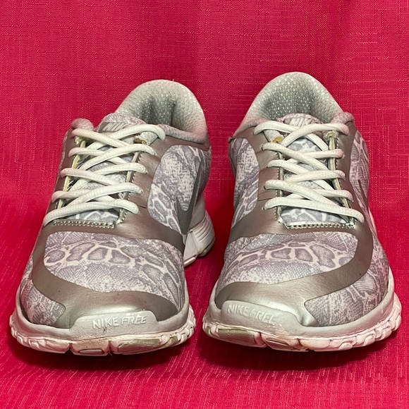 NIKE RUNNING SHOES GRAY SNAKE PRINT SIZE 7.5 - Picture 3 of 12
